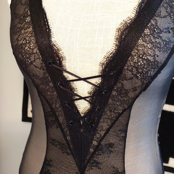 🖤 EUC Victoria's Secret Ladie's Black Lace Adjustable Bottom Snap Bodysuit, S - Picture 4 of 16